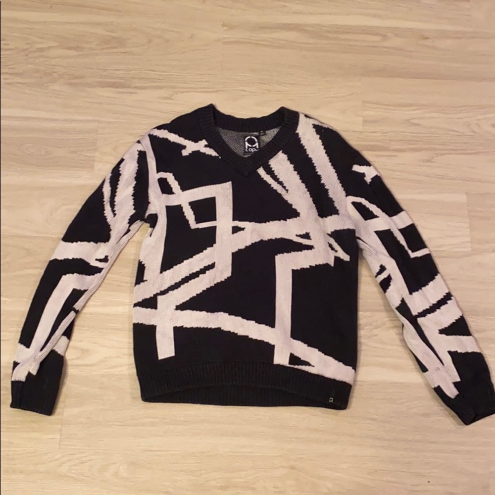 COPY black and white v-neck sweater